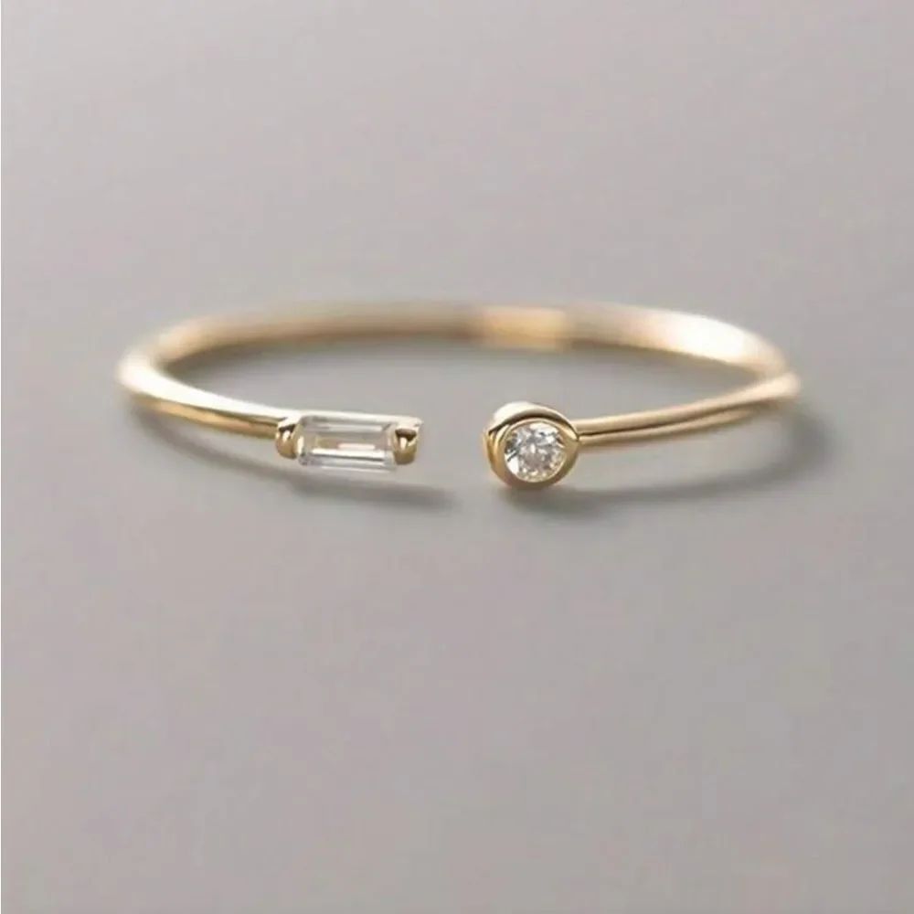 Dainty diamond ring M1703